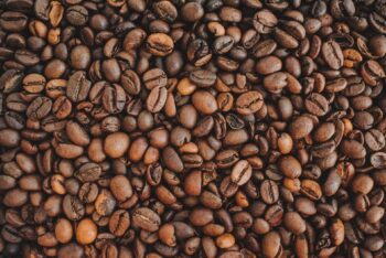 een beeld vol met koffiebonen